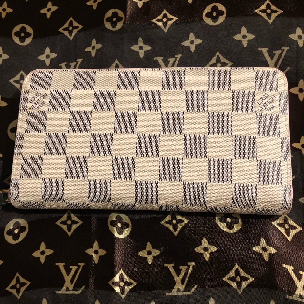 Louis Vuitton Zippy Wallet